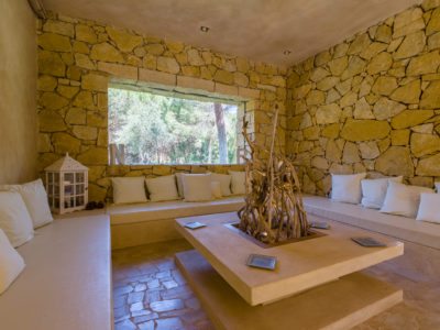 Foresteria degli Ulivi: veranda in pietra.